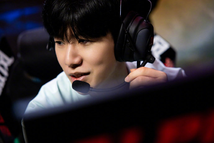 他还积极参 他还积极参