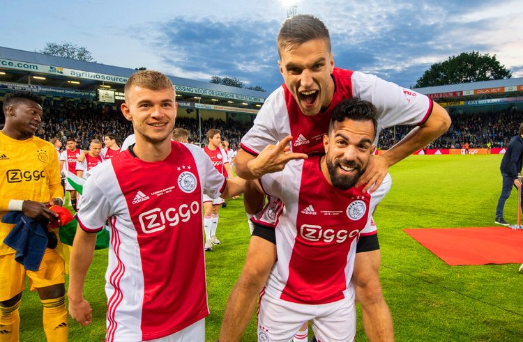 在客场全取 在客场全取