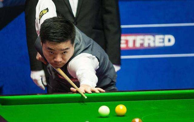 夜晚电竞氛 夜晚电竞氛